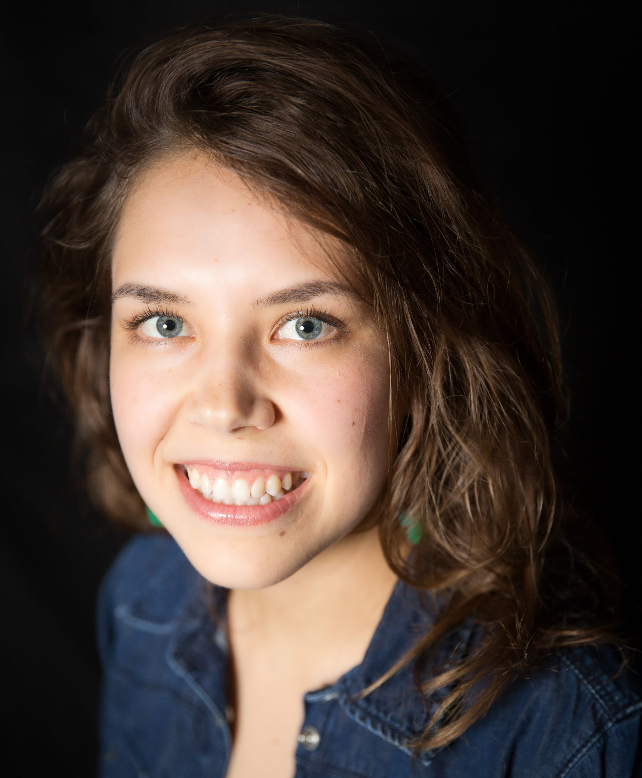 emily reeves headshot dark scaled